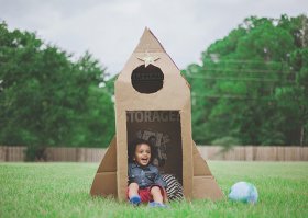 DIYrocketship_marieholmes_cardboardrocketship_outerspace_national_redtricycle