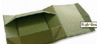 Collapsible cardboard boxes